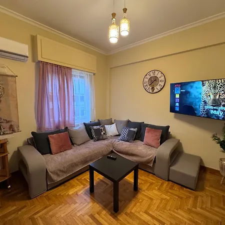Spacious Sunny Apartment *
